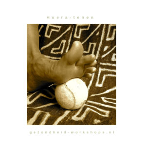 tennisbalmassage voet .Masseer je voet met een tennisbal, voetmassage, drukpunt massage, Voetrefelexologie, Acupunctuurpunt Nier1, Bindweefselmassage, gezondheid-workshops, JeanineTheunissen