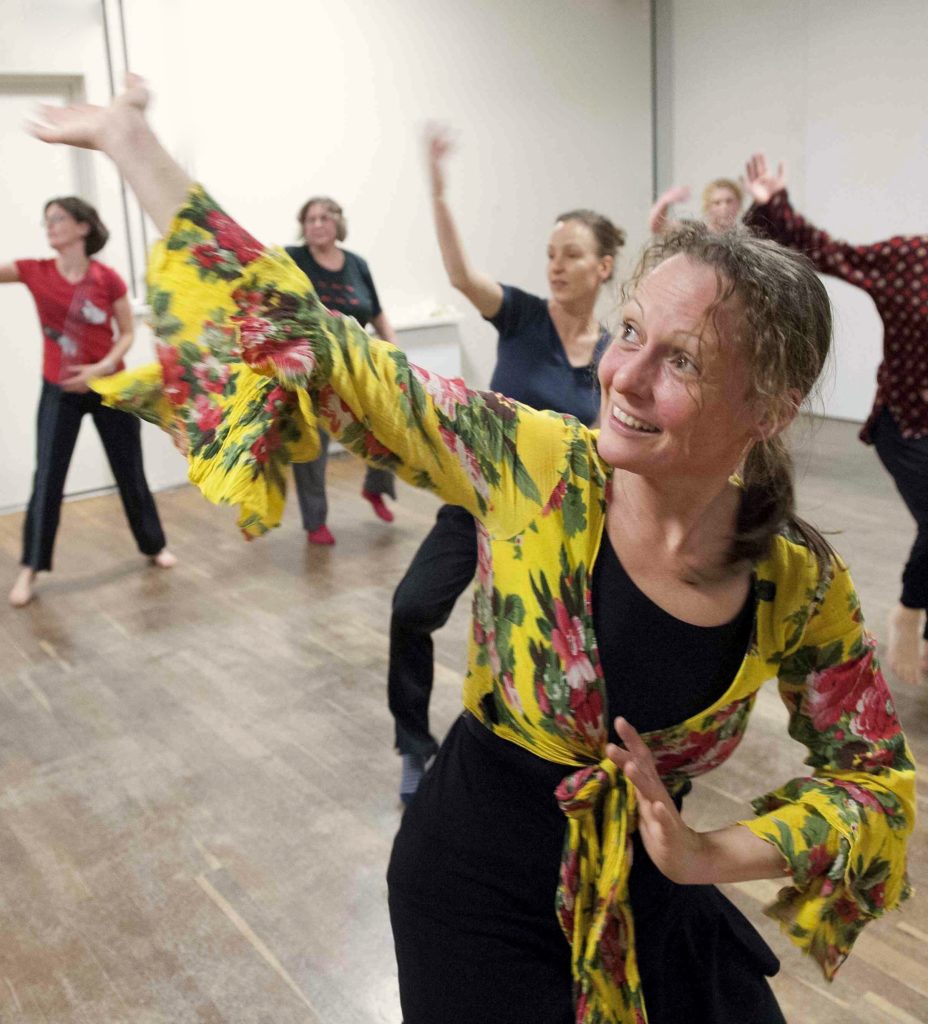 Dansworkshop in Amsterdam, Wereldconditie, Jeanine Theunissen, Afrikaanse dans, Chi Kung, tennisbalmassage, holistische dansfitness, ontspannen, dansen, bewegen