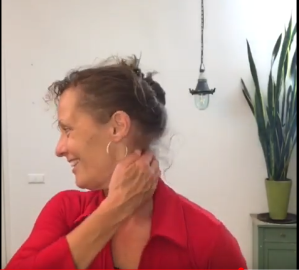 Jeanine Theunissen, Zelfmassage, nekpijn, stijve nek, hoe kom je van je nekpijn af, Tip tegen nekpijn, Wat helpt tegen nekpijn, Hoe masseer je zelf je nek