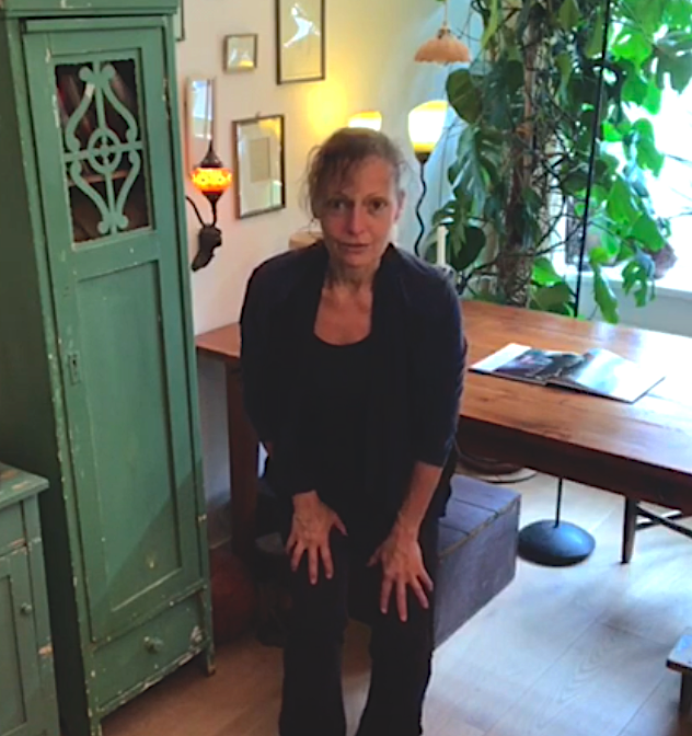 Oefening tegen pijn in je onderrug of SI-gewricht, Jeanine Theunissen, ShortCuts, rugpijn, Lage rugpijn, Bekkenpijn, SI-gewrichtsklachten, Zelf pijn verminderen, SI-gewricht losmaken