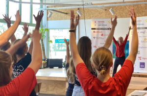 Energizer, tegen stress en vermoeidheid, ontspannen, Jeanine Theunissen, lekker bewegen, Mentaal Fit Energizer, niet praten maar doen, Amsterdam, nekpijn, schouderpijn, moe